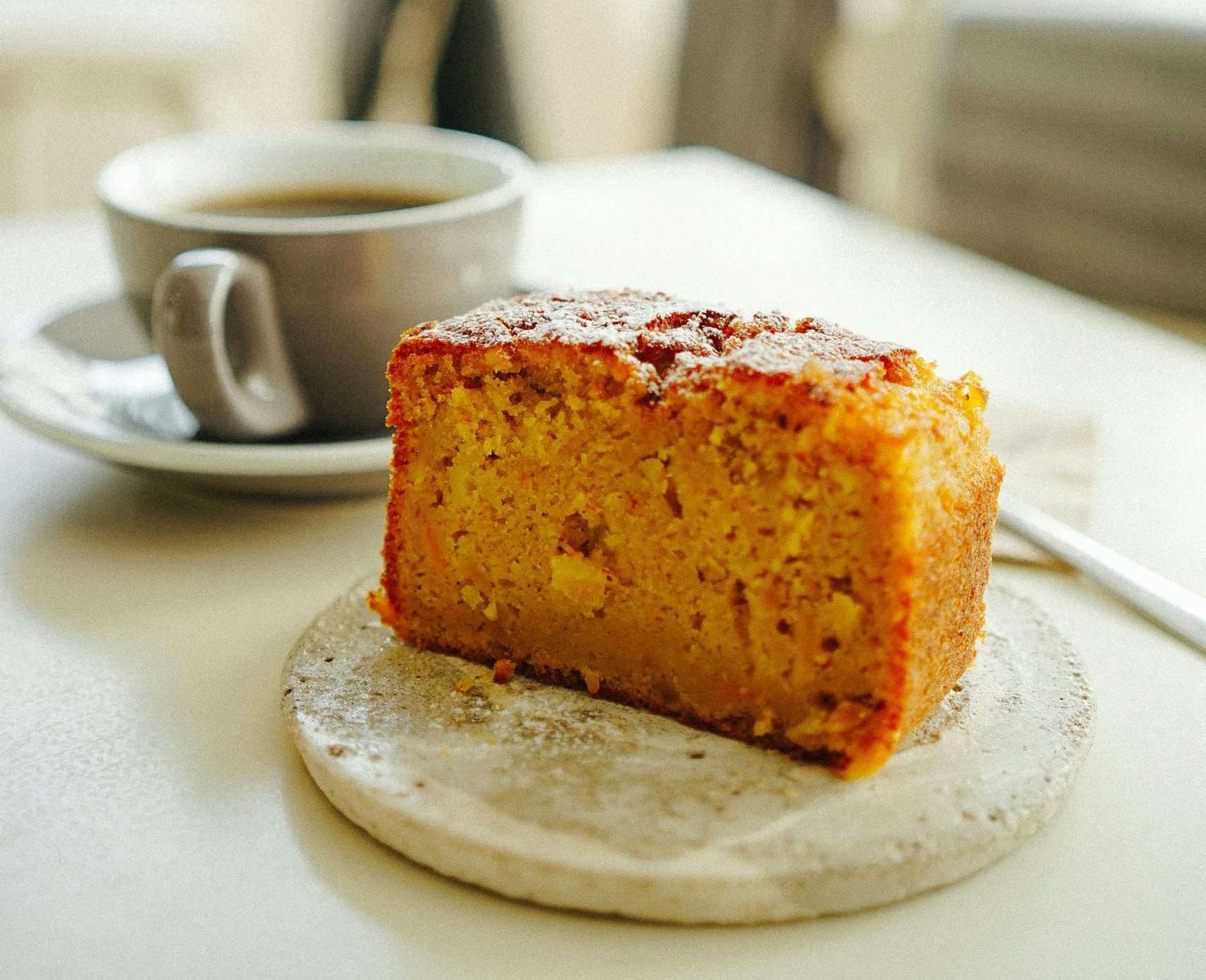 coffe and slice of cake